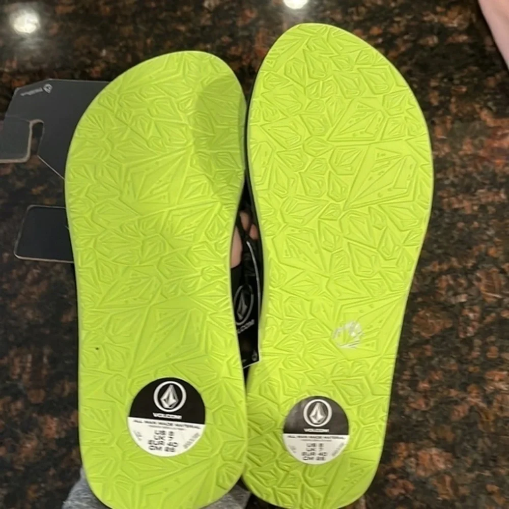Volcom flip flops - Picture 3 of 3
